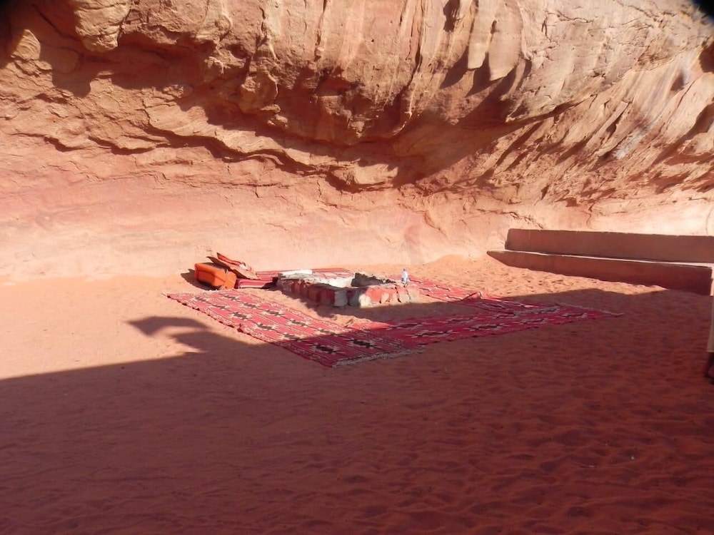 explore wadi rum camp