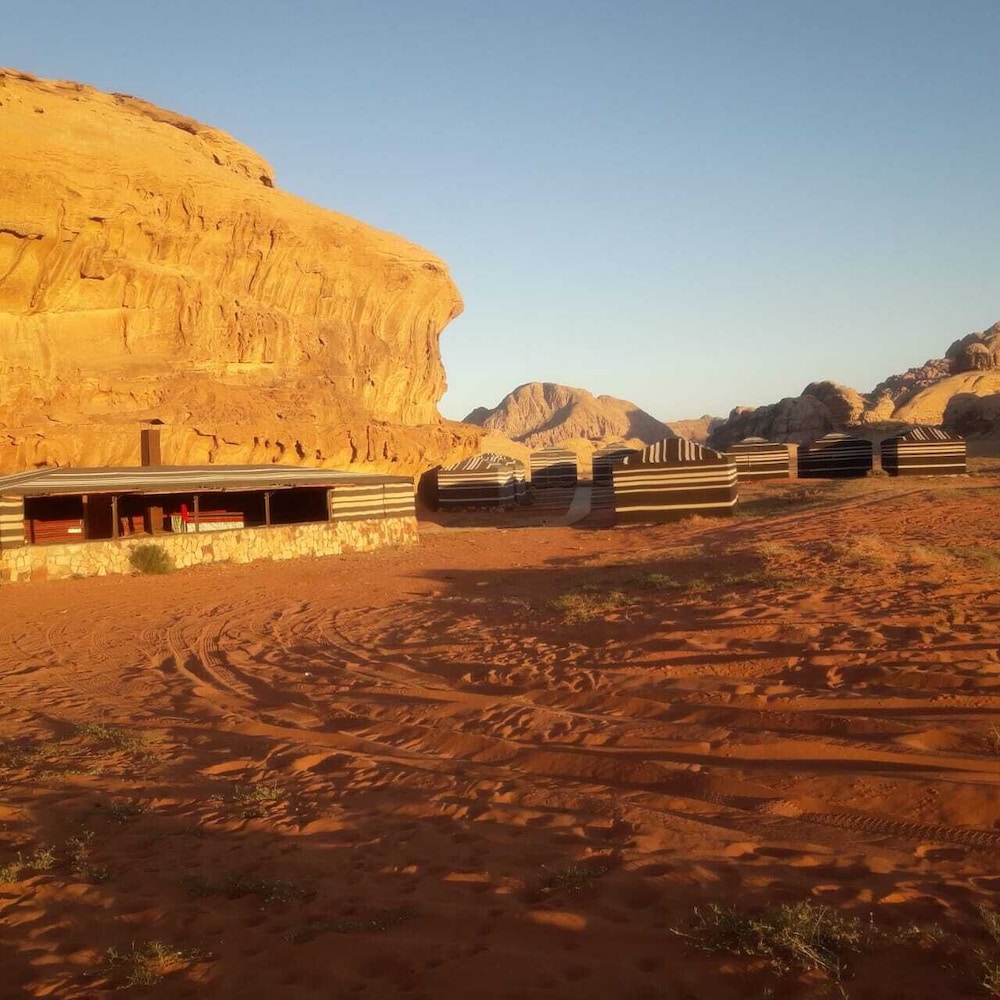explore wadi rum camp