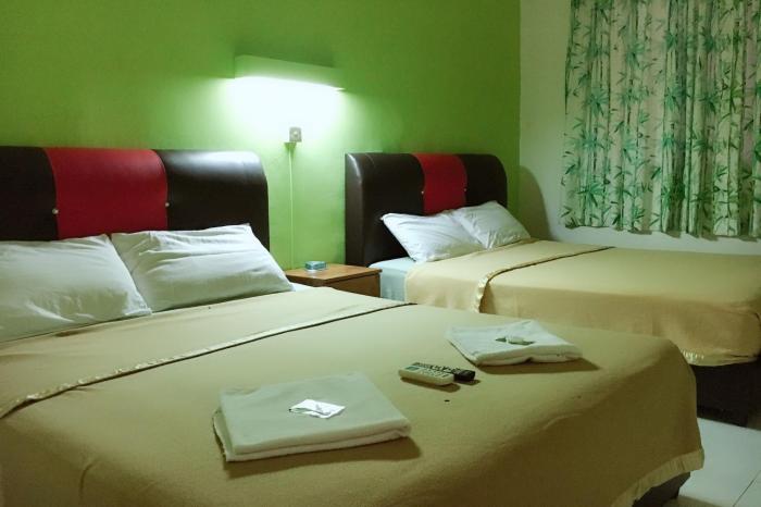 dindings pantai desair apartment by dpd