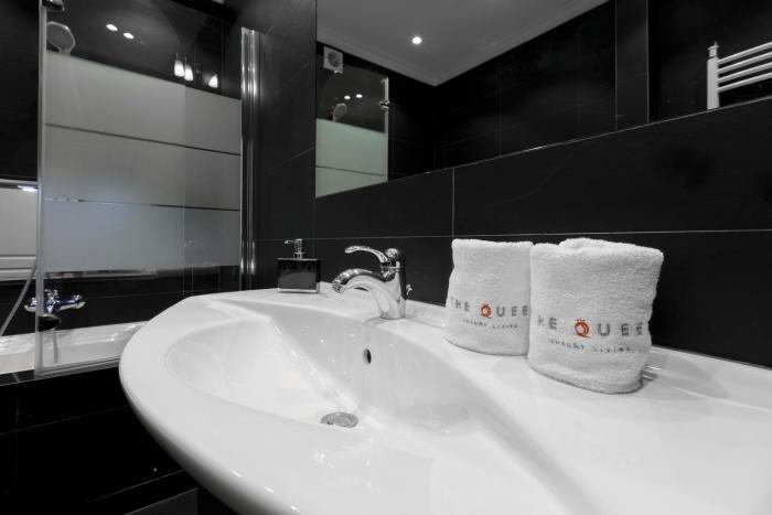 the queen luxury apartments villa fiorita