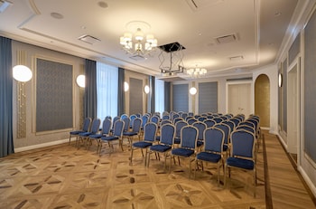 hotel saski krakow curio collection by hilton