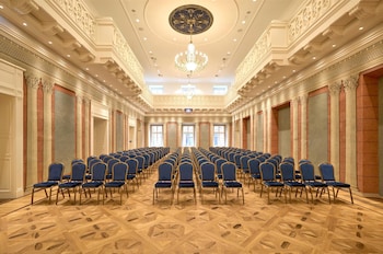 hotel saski krakow curio collection by hilton