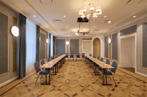 hotel saski krakow curio collection by hilton