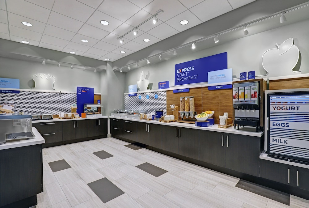 holiday inn express kingston west an ihg hotel