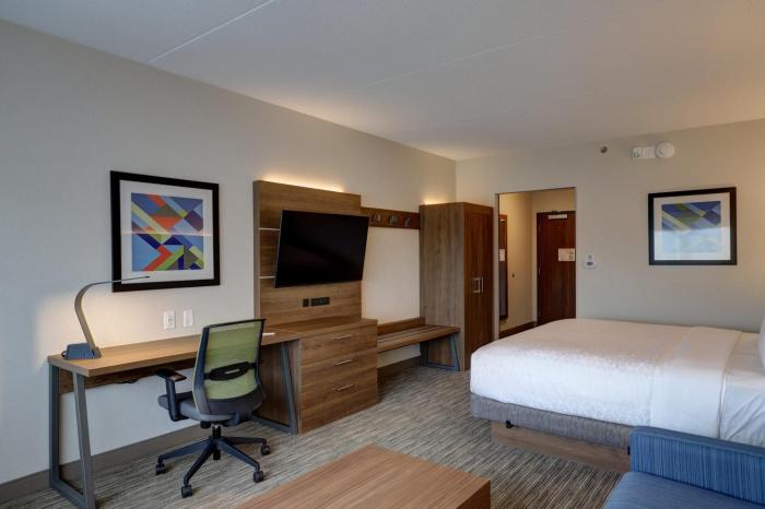 holiday inn express kingston west an ihg hotel