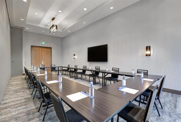 holiday inn express kingston west an ihg hotel