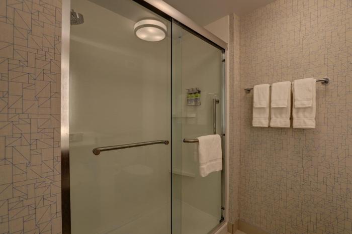 holiday inn express kingston west an ihg hotel