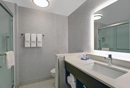 holiday inn express kingston west an ihg hotel