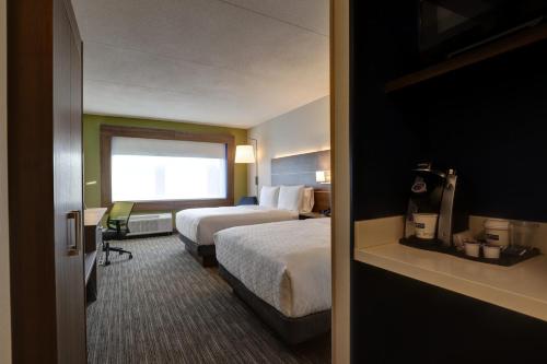 holiday inn express kingston west an ihg hotel