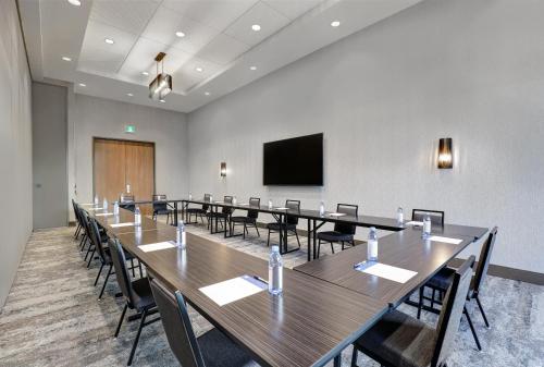 holiday inn express kingston west an ihg hotel