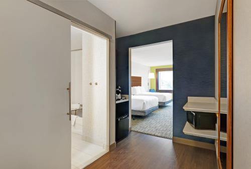 holiday inn express kingston west an ihg hotel