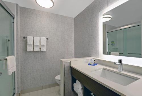 holiday inn express kingston west an ihg hotel