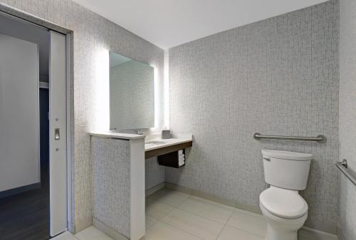 holiday inn express kingston west an ihg hotel