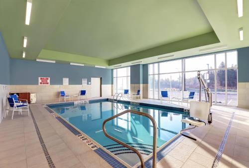holiday inn express kingston west an ihg hotel
