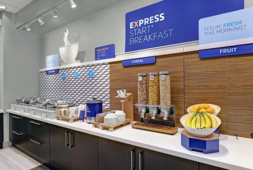 holiday inn express kingston west an ihg hotel