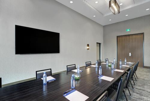 holiday inn express kingston west an ihg hotel