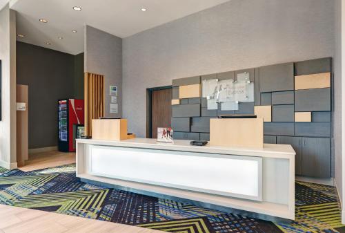 holiday inn express kingston west an ihg hotel