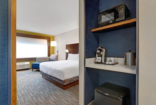 holiday inn express kingston west an ihg hotel