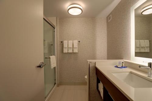 holiday inn express kingston west an ihg hotel