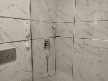 sarar otel kizilcikli