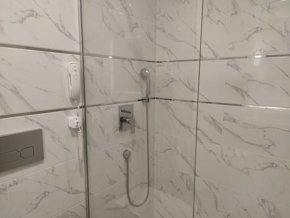 sarar otel kizilcikli