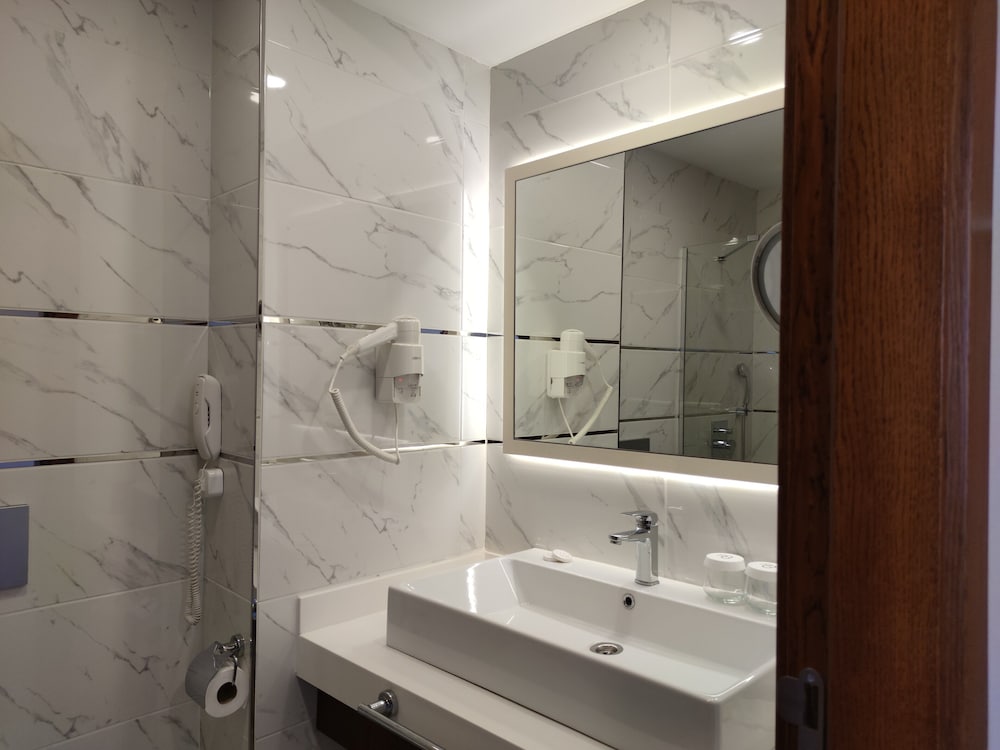 sarar otel kizilcikli
