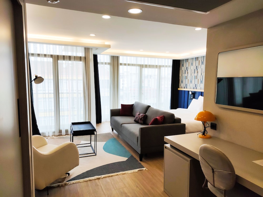 sarar otel kizilcikli