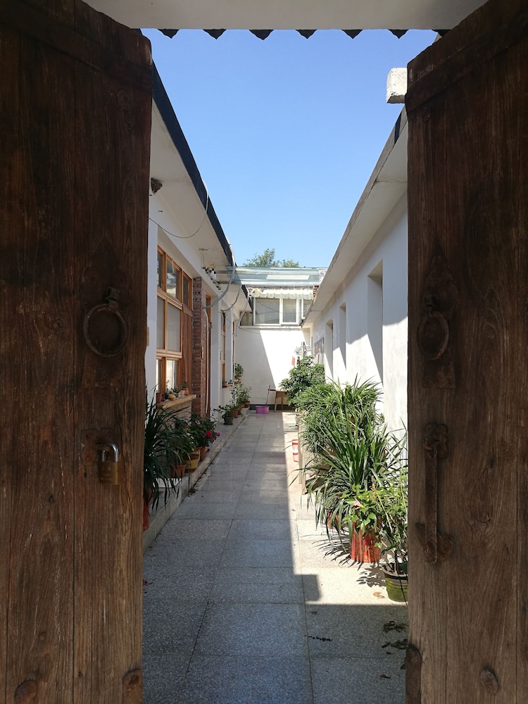 manhongs private courtyard