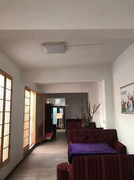 manhongs private courtyard