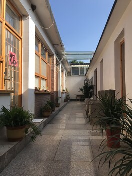 manhongs private courtyard