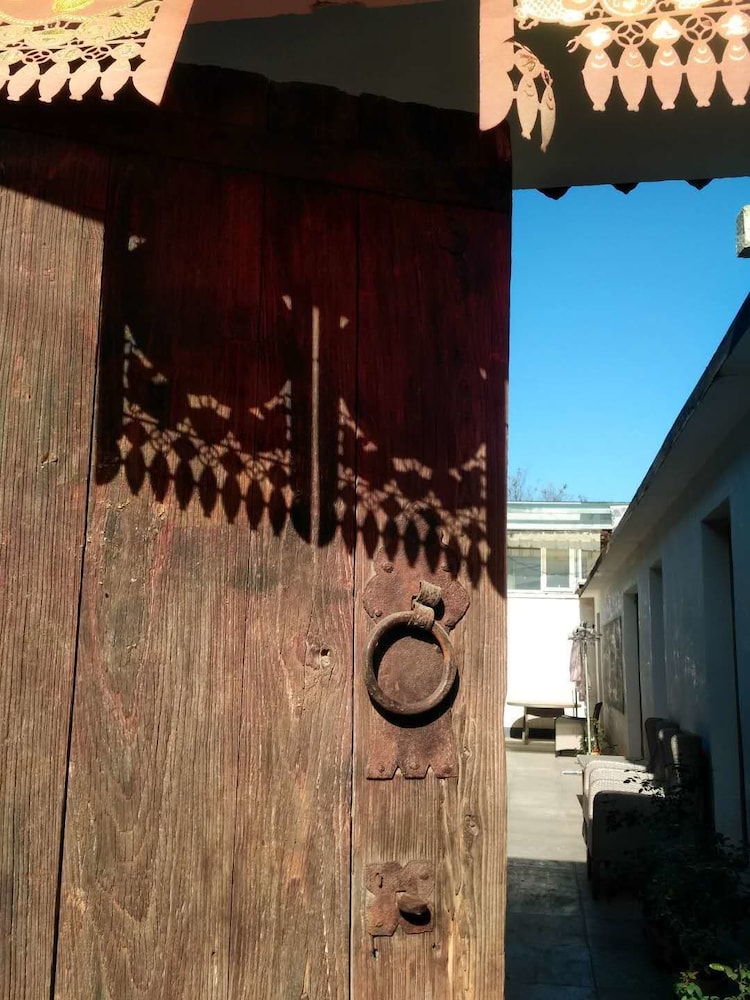 manhongs private courtyard