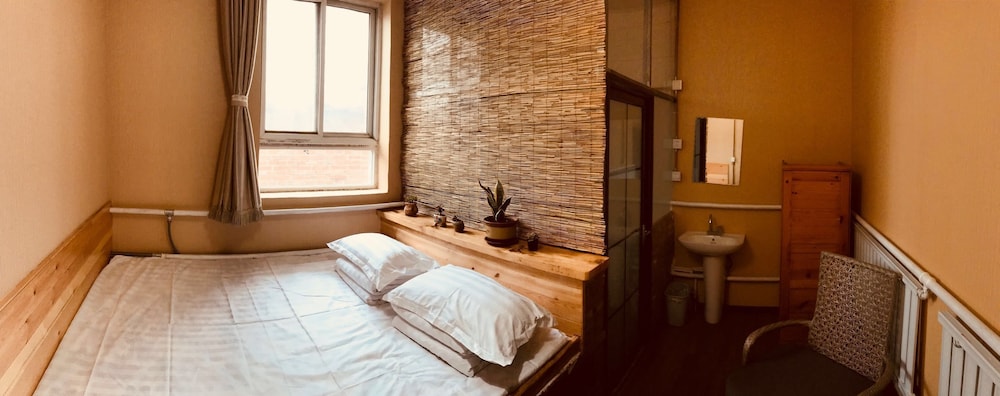 manhongs private courtyard