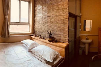manhongs private courtyard