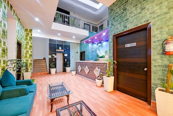 Hotel The White Sand Suites,Khasra 804/2 Mani Vasant Kunj Road Near Maruti Showroom New Delhi Mahipalpur 110037 Delhi,4 star