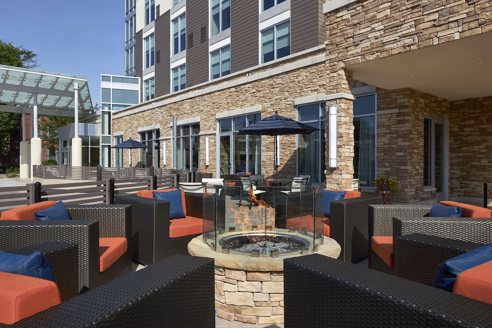 hyatt place evansville