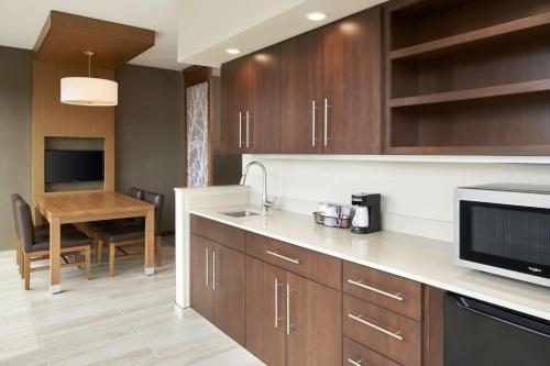 hyatt place evansville