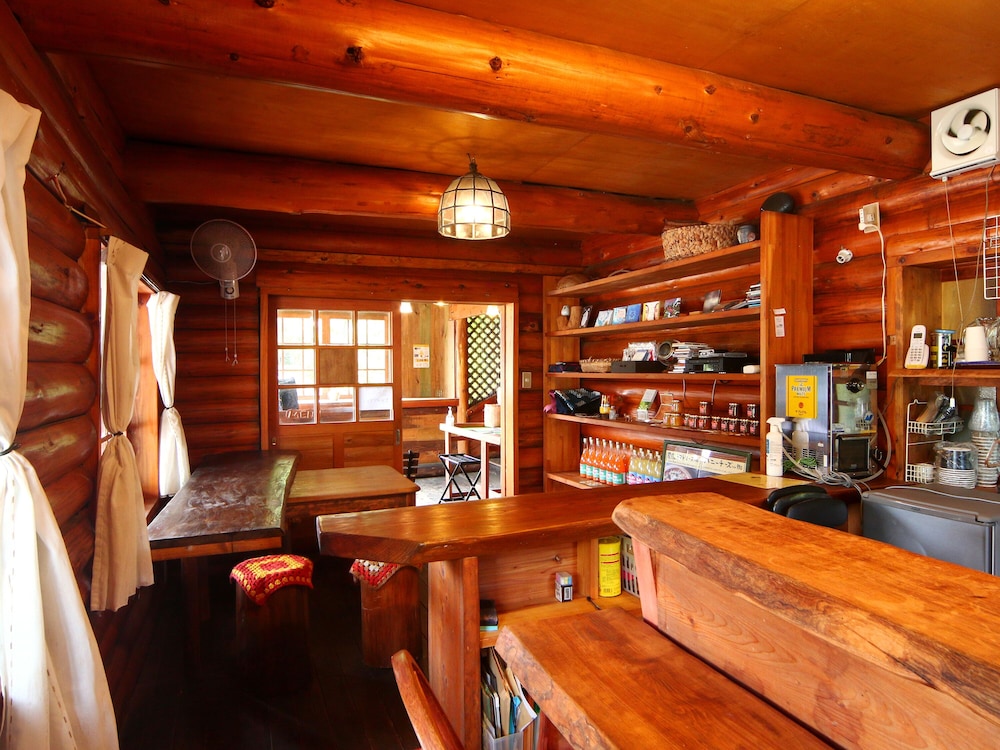 guest house pole pole