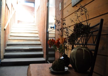 guest house pole pole