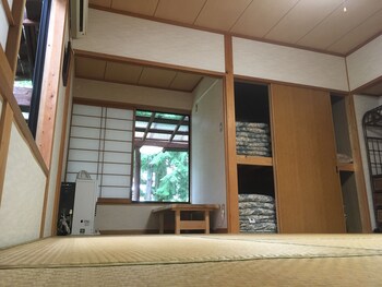 guest house pole pole