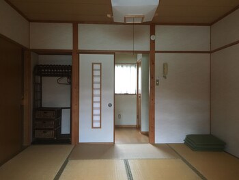 guest house pole pole