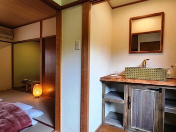 guest house pole pole