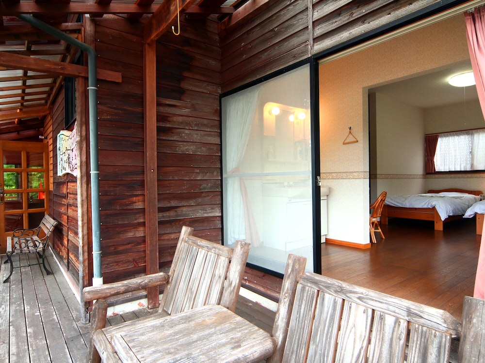 guest house pole pole