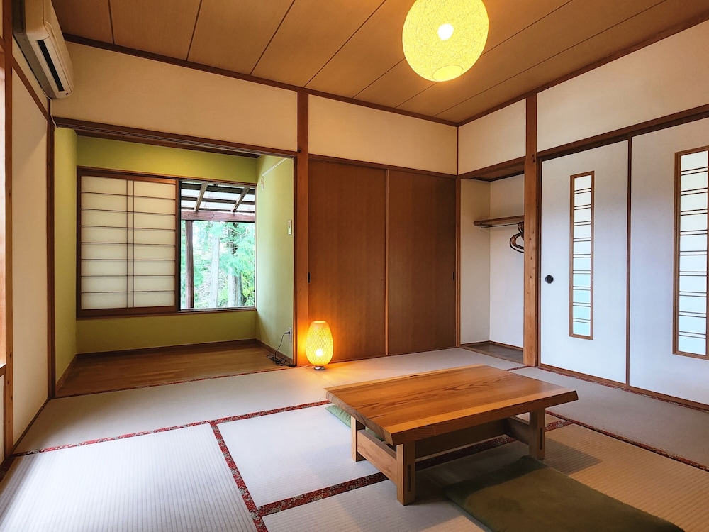 guest house pole pole