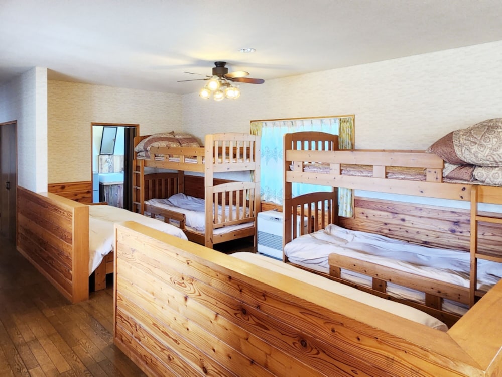 guest house pole pole