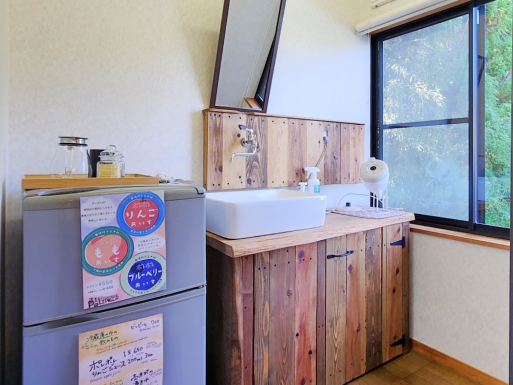 guest house pole pole