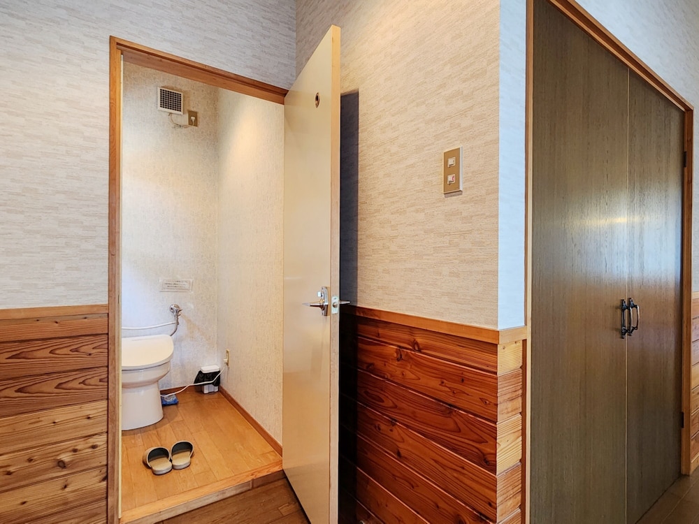 guest house pole pole