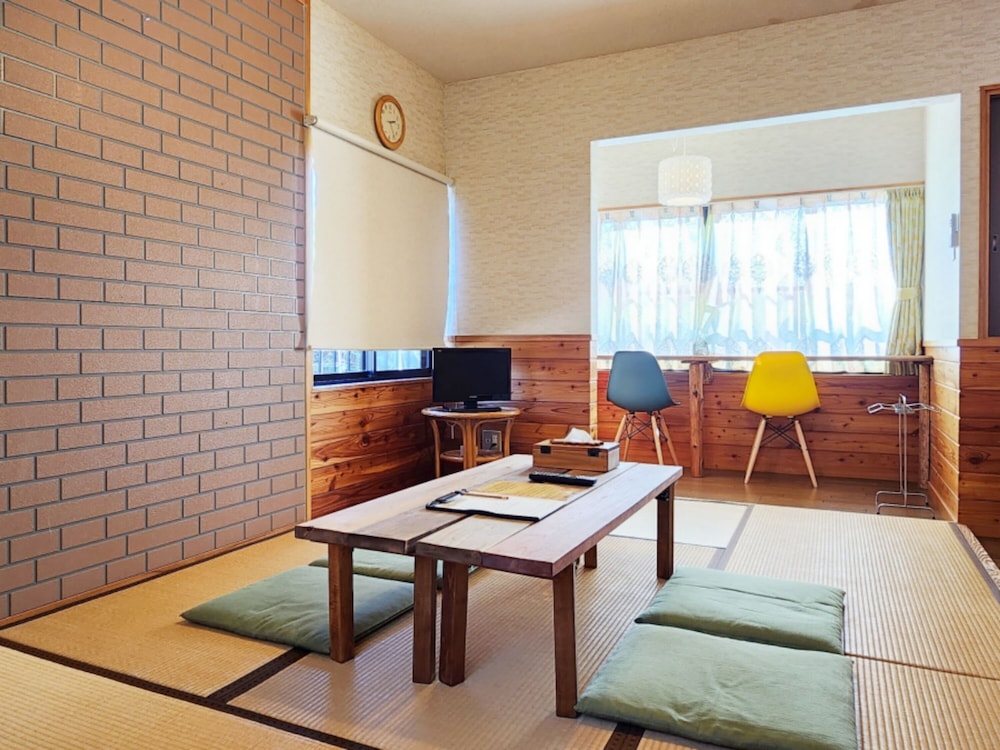 guest house pole pole