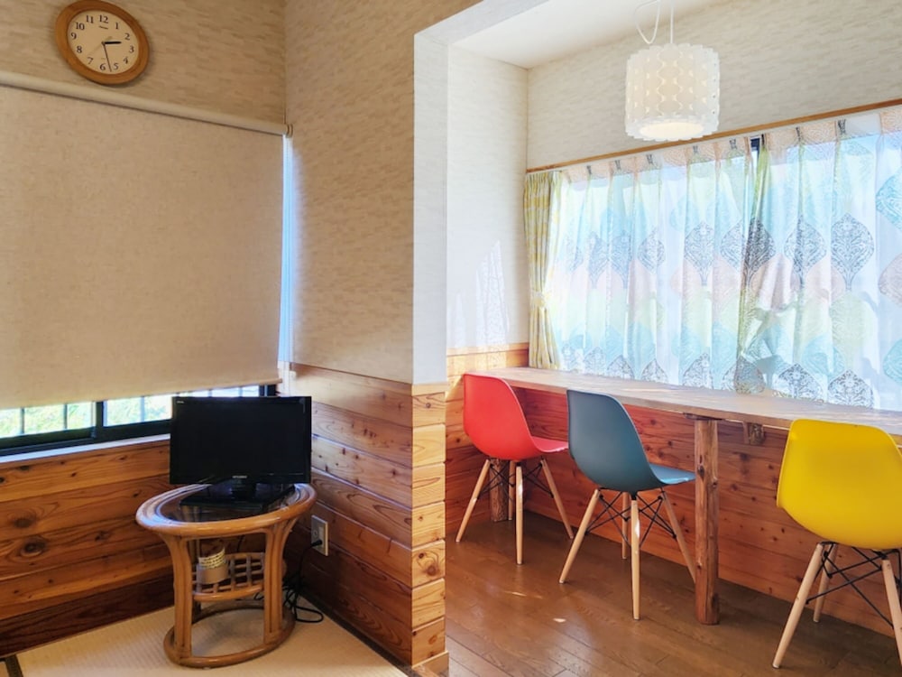 guest house pole pole