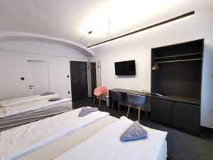 cha cha rooms
