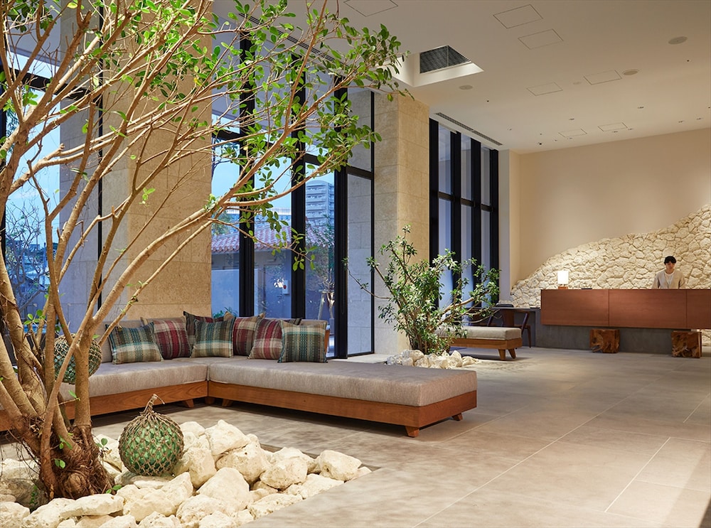 hotel strata naha
